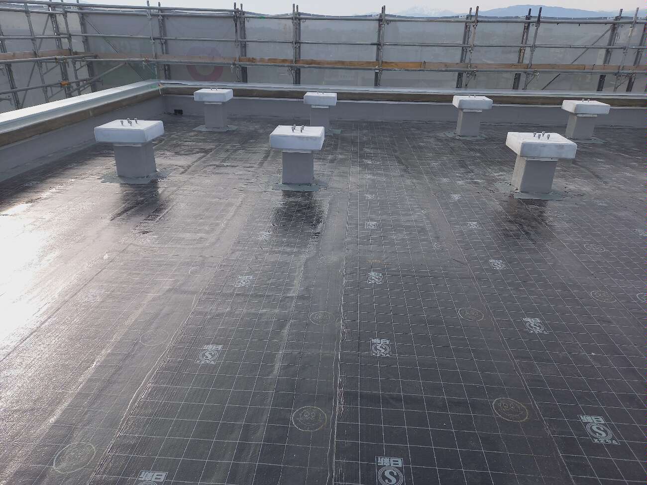 改質アスファルトシート防水による屋上防水工事