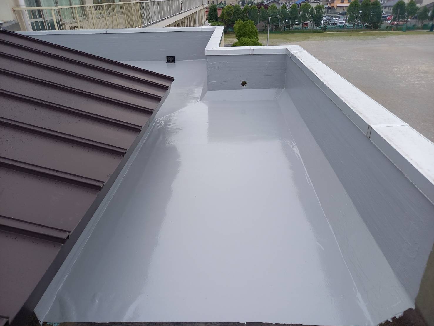 ウレタン塗膜防水による屋根改修工事